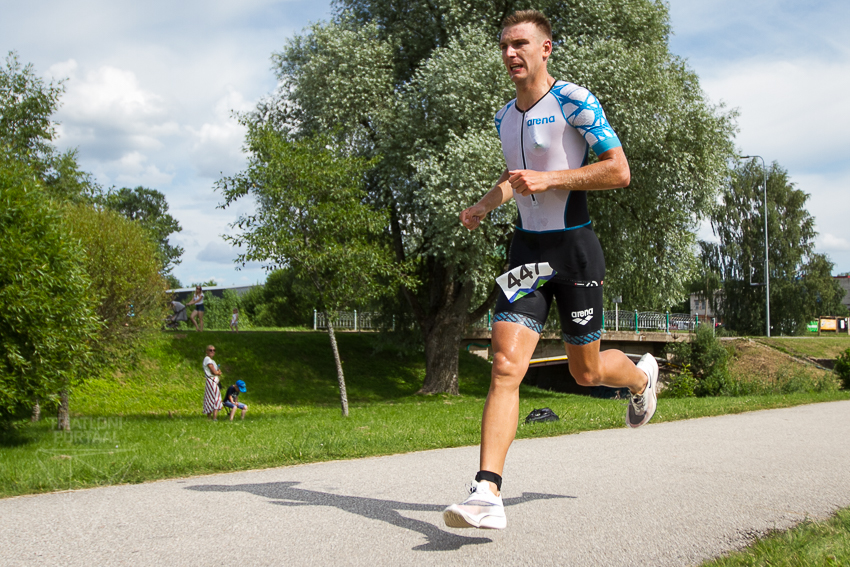 Valga triatlonil võitsid Eesti meistri tiitli Kevin Vabaorg ja Helen Liis